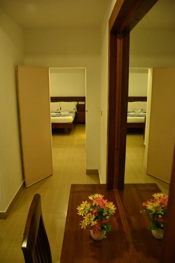 Hotel Palacial Pondi Puduccseri Kültér fotó