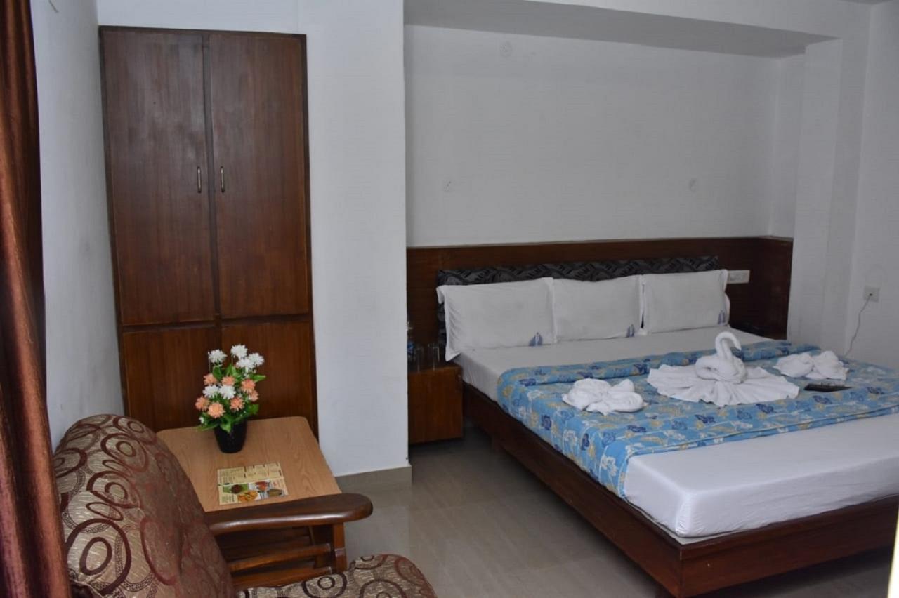 Hotel Palacial Pondi Puduccseri Kültér fotó