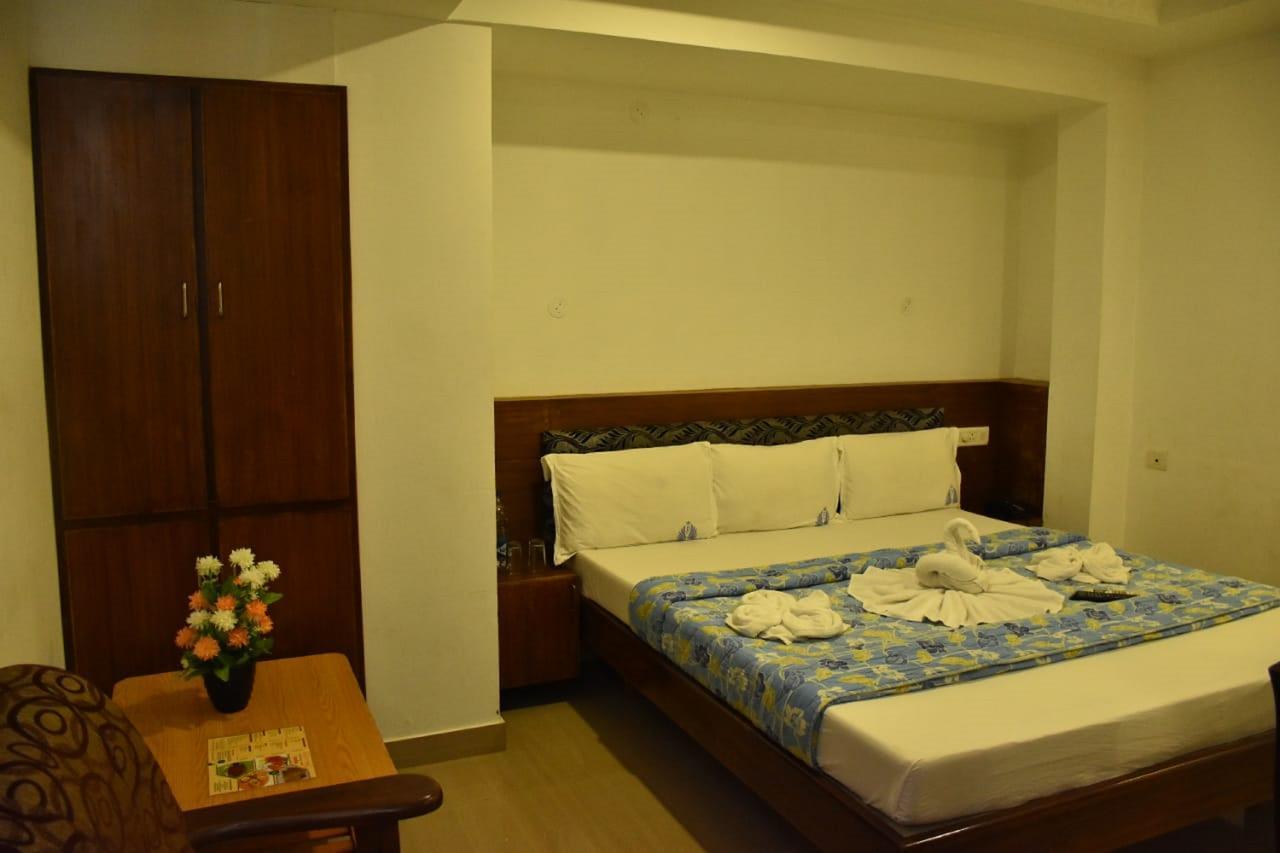 Hotel Palacial Pondi Puduccseri Kültér fotó