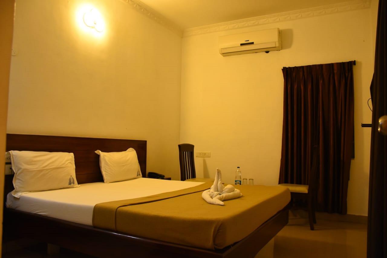 Hotel Palacial Pondi Puduccseri Kültér fotó