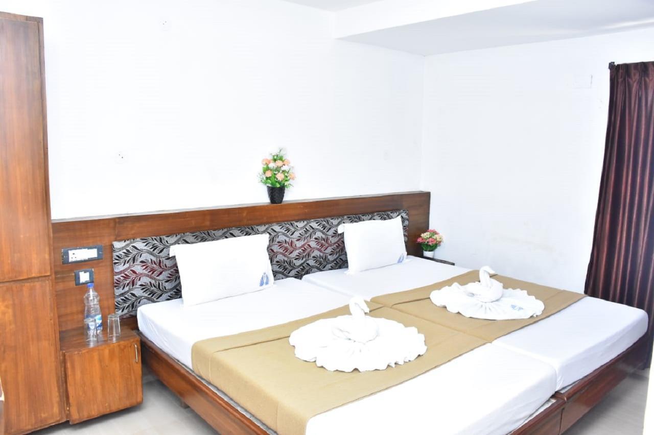 Hotel Palacial Pondi Puduccseri Kültér fotó